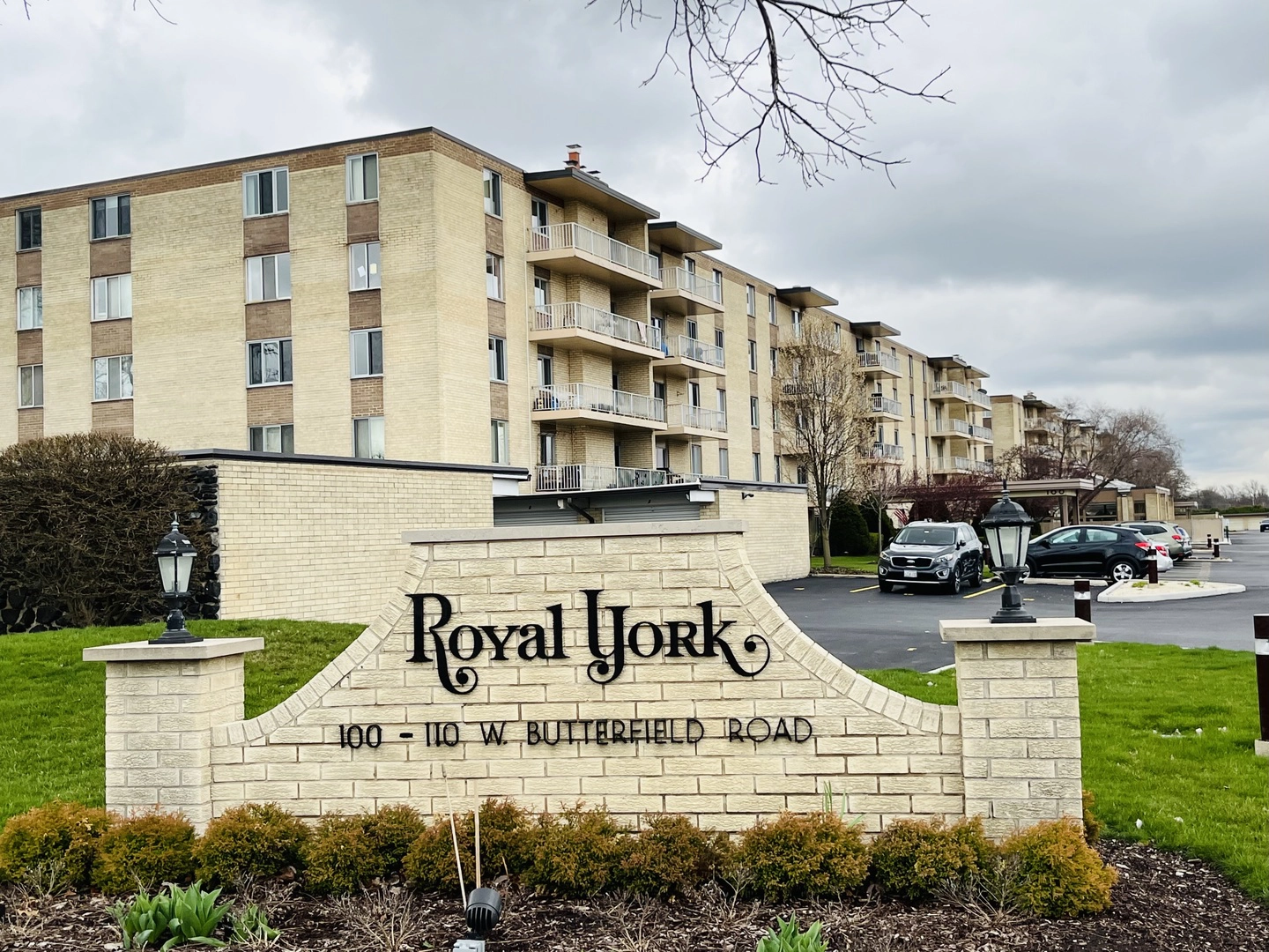 100 W Butterfield Rd Unit 503N  