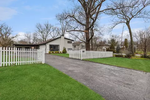454 Rockland Ave, Lake Bluff, IL 60044