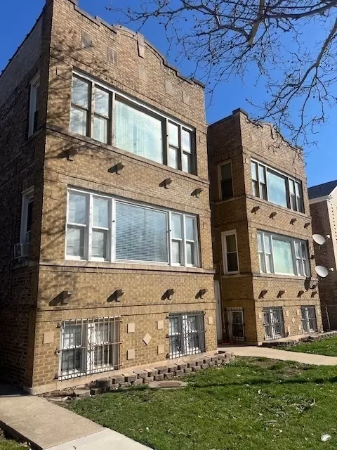 3044 W Marquette Rd, Chicago, IL 60629