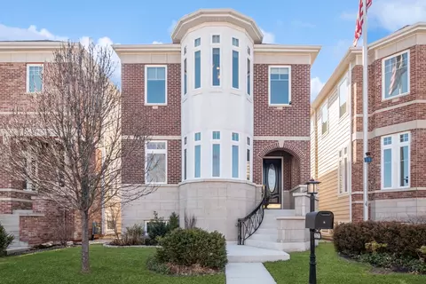 6068 N Sauganash Ave, Chicago, IL 60646