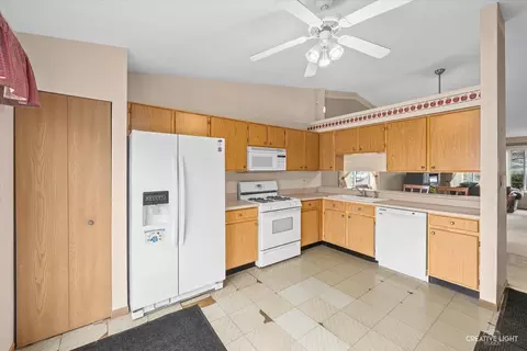 Kitchen - 1216 Hackberry Ct, Elgin, IL 60120 photo 2 of 3