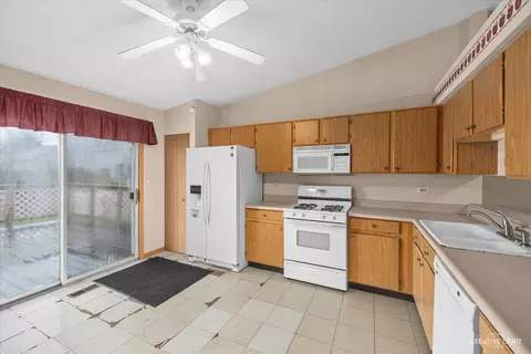 Kitchen - 1216 Hackberry Ct, Elgin, IL 60120 photo 1 of 3