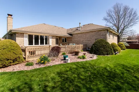 Exterior - 10501 Dickens Dr, Mokena, IL 60448 photo 7 of 9