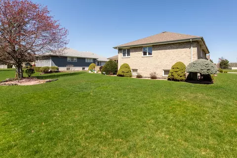 Exterior - 10501 Dickens Dr, Mokena, IL 60448 photo 8 of 9