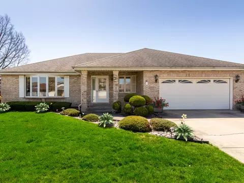 10501 Dickens Dr, Mokena, IL 60448