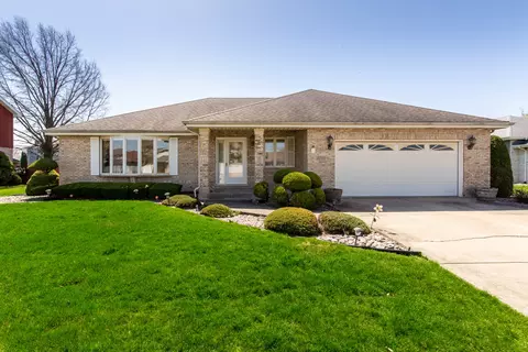 Exterior - 10501 Dickens Dr, Mokena, IL 60448 photo 2 of 9