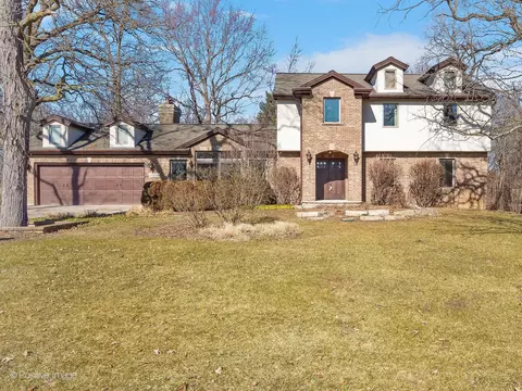 28 W546 Mack Rd, West Chicago, IL 60185