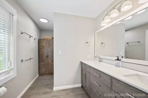 Bath - 38 W400 Arrowmaker Pass, Elgin, IL 60124 photo 2 of 5