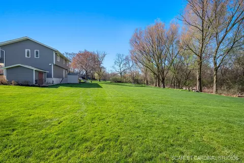 Exterior - 38 W400 Arrowmaker Pass, Elgin, IL 60124 photo 12 of 17