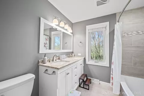 Bath - 38 W400 Arrowmaker Pass, Elgin, IL 60124 photo 4 of 5