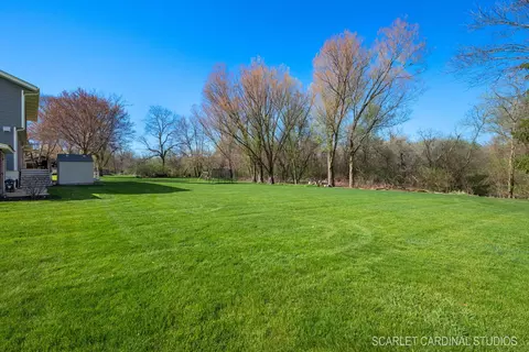 Exterior - 38 W400 Arrowmaker Pass, Elgin, IL 60124 photo 13 of 17