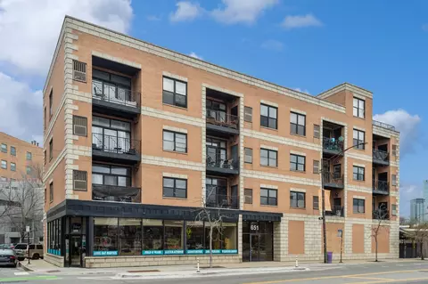 651 N Milwaukee Ave #303, Chicago, IL 60642