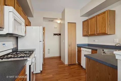 Kitchen - 24920 Gates Ln, Plainfield, IL 60585 photo 2 of 3