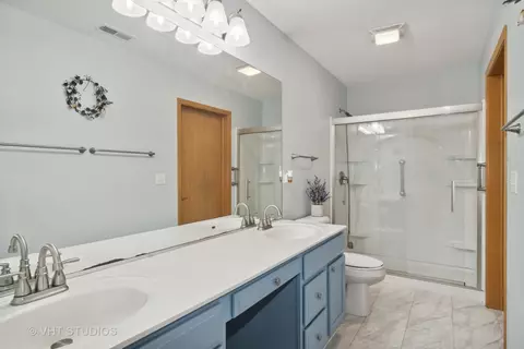 Bath - 24920 Gates Ln, Plainfield, IL 60585 photo 1 of 1