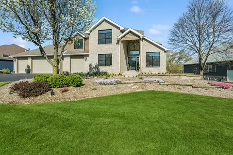 1005 Dakota Dr, Woodstock, IL 60098