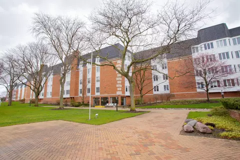 50 Lake Blvd #672, Buffalo Grove, IL 60089