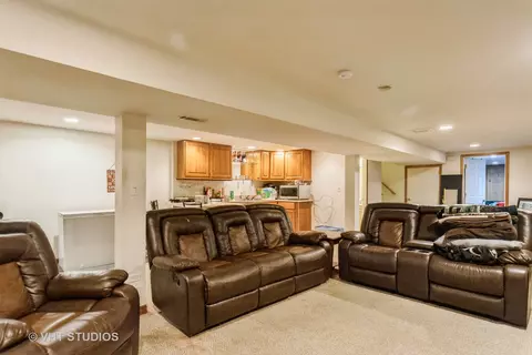 Living - 7013 Floyd Ct, Plainfield, IL 60586 photo 4 of 5