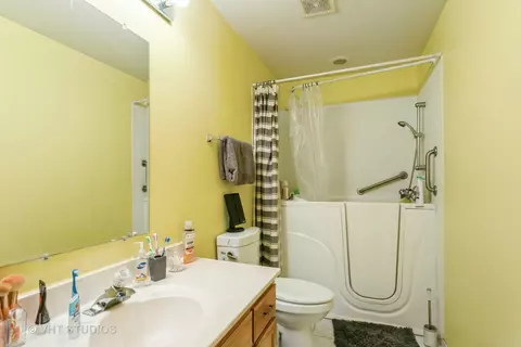 Bath - 7013 Floyd Ct, Plainfield, IL 60586 photo 2 of 3