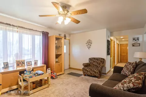 Living - 7013 Floyd Ct, Plainfield, IL 60586 photo 3 of 5