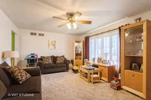 Living - 7013 Floyd Ct, Plainfield, IL 60586 photo 2 of 5
