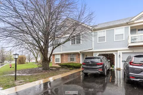 1267 Bradwell Ln #B, Mundelein, IL 60060