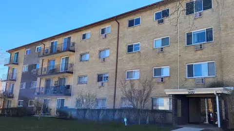 500 E Dogwood Ln #409, Mount Prospect, IL 60056