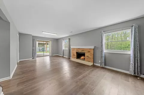 Living - 109 Heather Ct, Rolling Meadows, IL 60008 photo 3 of 3