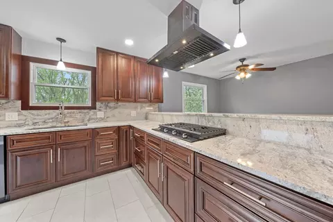 Kitchen - 109 Heather Ct, Rolling Meadows, IL 60008 photo 5 of 5