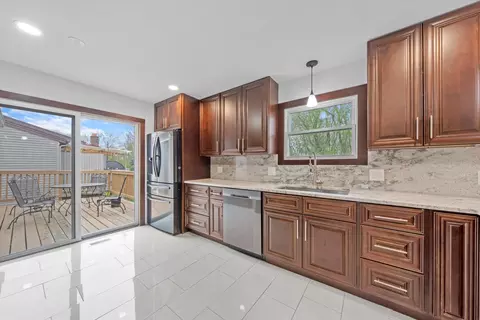 Kitchen - 109 Heather Ct, Rolling Meadows, IL 60008 photo 1 of 5