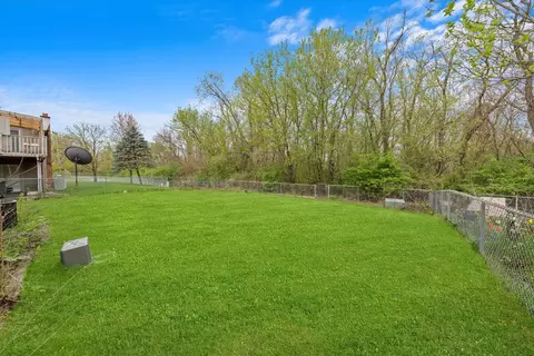 Exterior - 109 Heather Ct, Rolling Meadows, IL 60008 photo 5 of 7