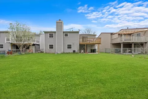 Exterior - 109 Heather Ct, Rolling Meadows, IL 60008 photo 2 of 7