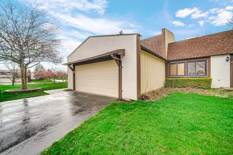 17 Heatherwood Ct, Indian Head Park, IL 60525