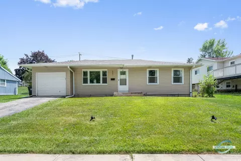 2601 Jonquil Ln, Woodridge, IL 60517