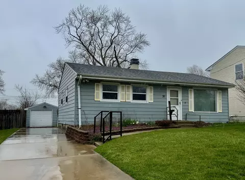 622 Oakwood Ave, Aurora, IL 60505