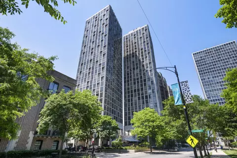 345 W Fullerton Pkwy #2401, Chicago, IL 60614