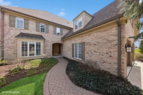 36 Tartan Lakes Dr, Westmont, IL 60559