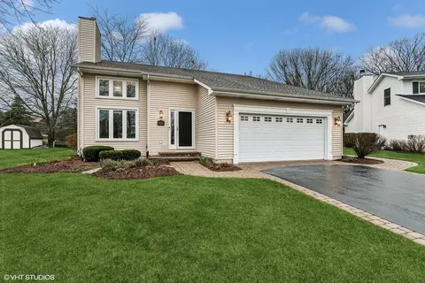 830 Colony Ct, Lindenhurst, IL 60046