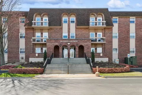 1501 Darien Lake Dr #A-101, Darien, IL 60561