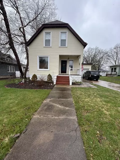 302 S Monroe St, Mackinaw, IL 61755
