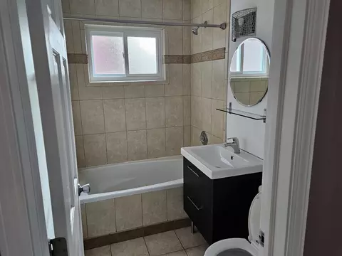 Bath - 1312 Perry St #B, Des Plaines, IL 60016 photo 2 of 5