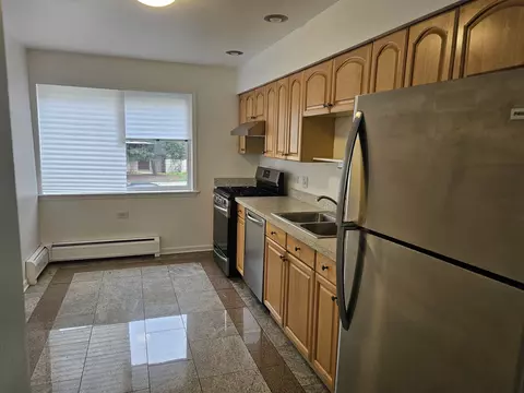 Kitchen - 1312 Perry St #B, Des Plaines, IL 60016 photo 3 of 6