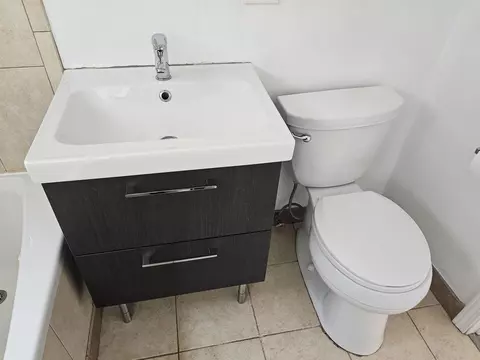 Bath - 1312 Perry St #B, Des Plaines, IL 60016 photo 5 of 5