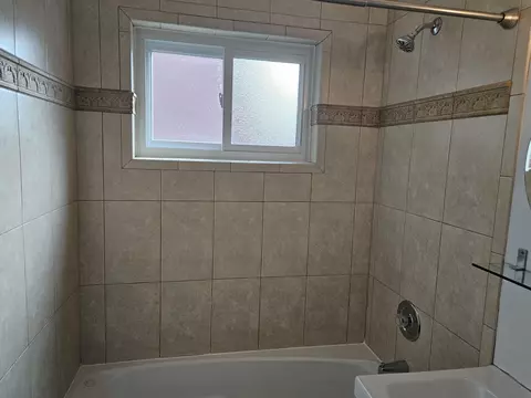 Bath - 1312 Perry St #B, Des Plaines, IL 60016 photo 3 of 5