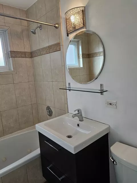 Bath - 1312 Perry St #B, Des Plaines, IL 60016 photo 4 of 5