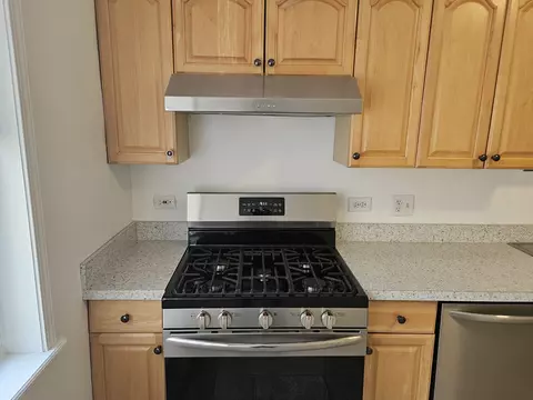 Kitchen - 1312 Perry St #B, Des Plaines, IL 60016 photo 4 of 6