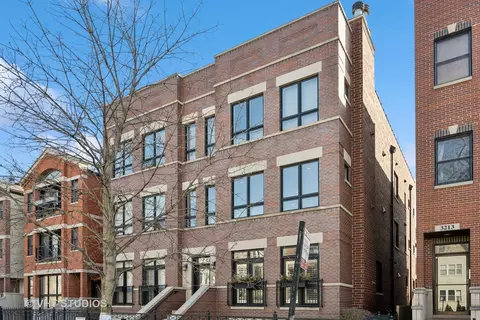 3219 N Racine Ave #2S, Chicago, IL 60657