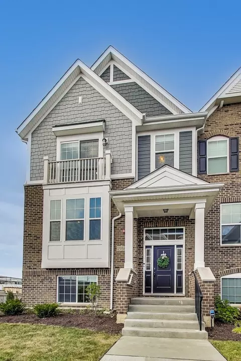 1954 Kingsley Cir, Northbrook, IL 60062