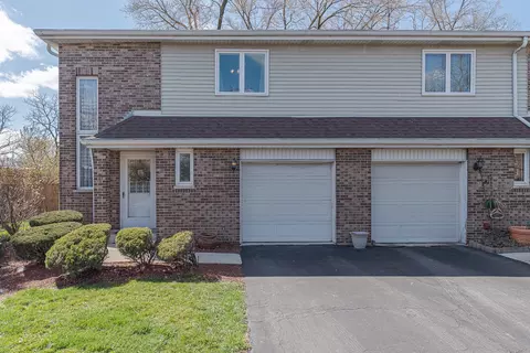 10956 S 76th Ave #D, Palos Hills, IL 60465