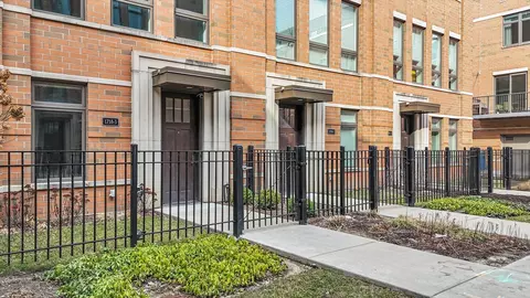 1718 S Prairie Ave #3, Chicago, IL 60616