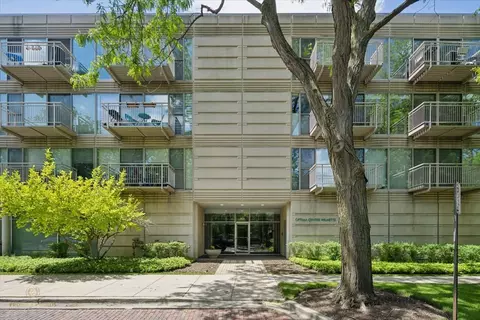 705 11th St #306, Wilmette, IL 60091